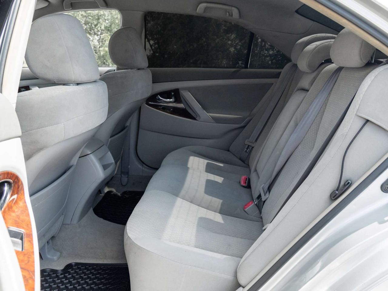 2007 Toyota Camry I4 LE Photo