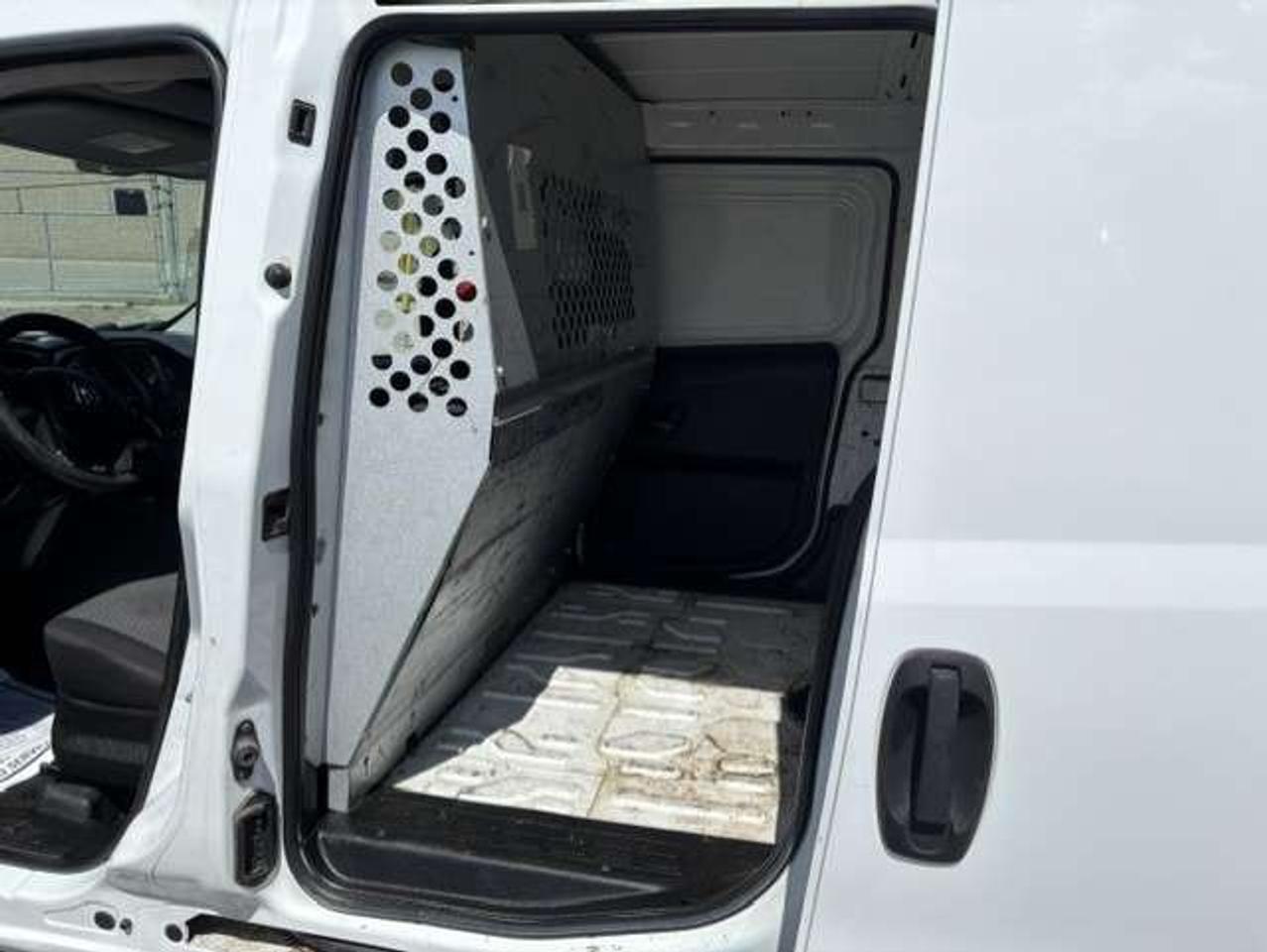 2016 RAM ProMaster ST **ROOF RACKS-DIVIDER-NO ACCIDENTS-CERTIFIED** Photo