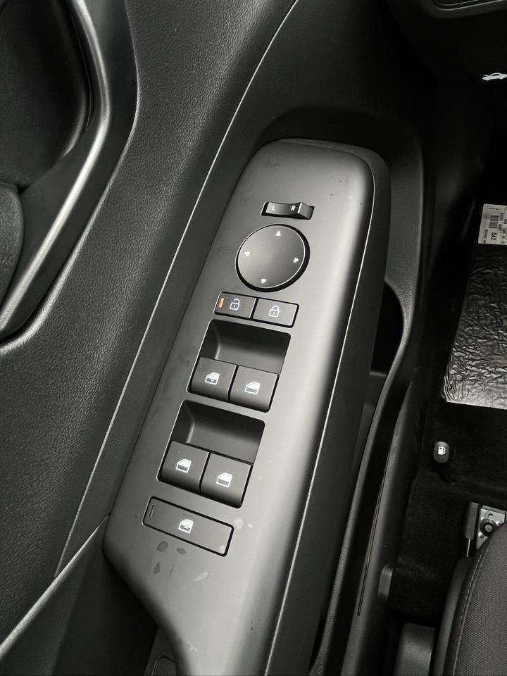 2027 Hyundai KONA 2.0L Essential AWD Photo