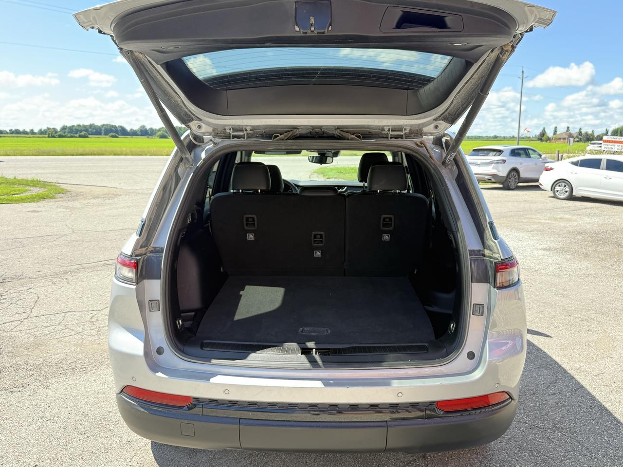 2023 Jeep Grand Cherokee Altitude | Blindspot|Backup Camera|Heated Seats Photo4