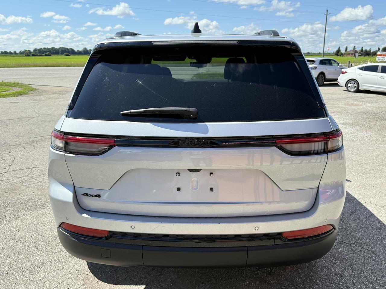 2023 Jeep Grand Cherokee Altitude | Blindspot|Backup Camera|Heated Seats Photo3