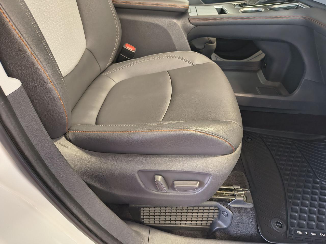 2021 Toyota Sienna XLE Photo