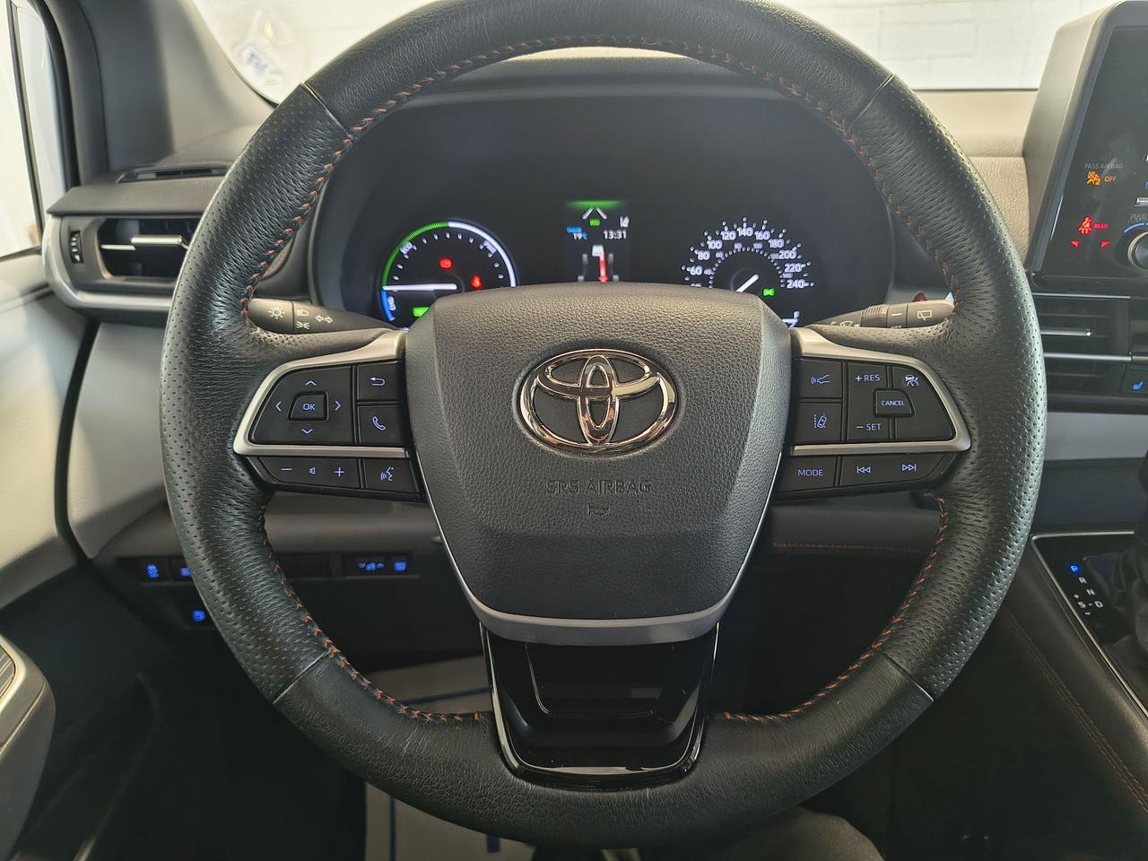2021 Toyota Sienna XLE Photo0