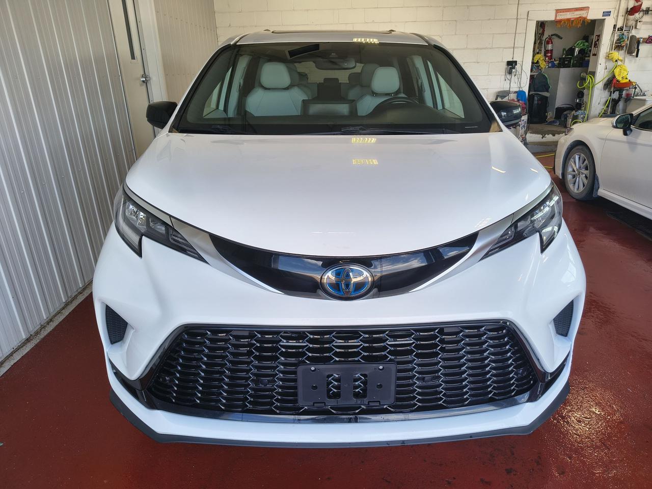 2021 Toyota Sienna XLE Photo0