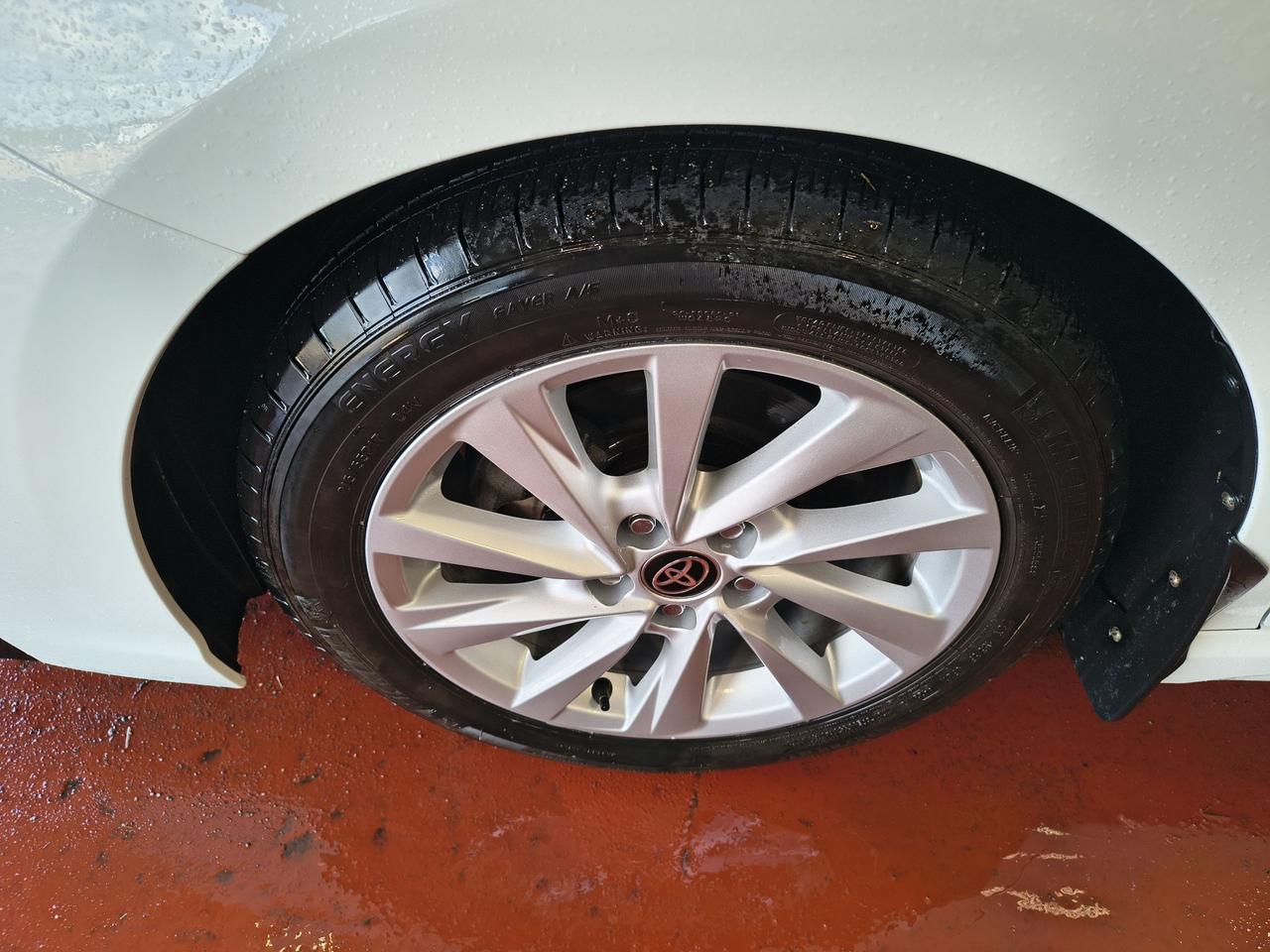 2021 Toyota Camry SE Photo0