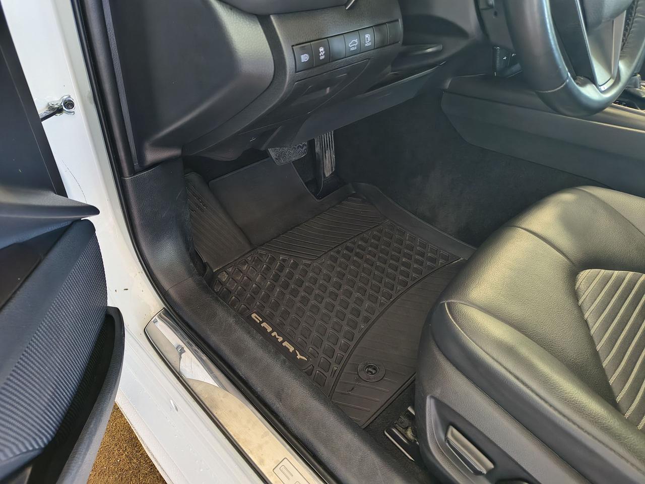 2021 Toyota Camry SE Photo0