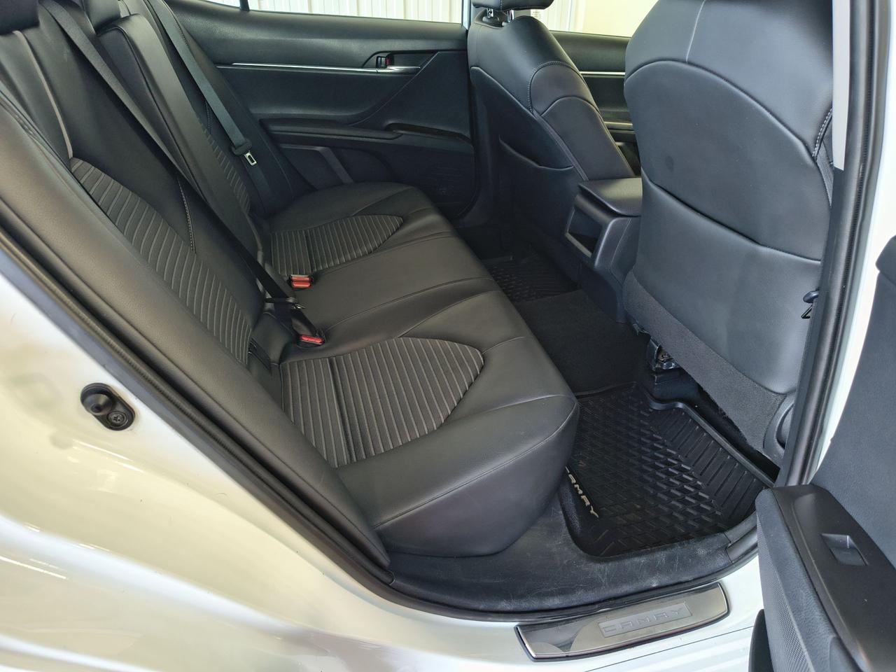 2021 Toyota Camry SE Photo0