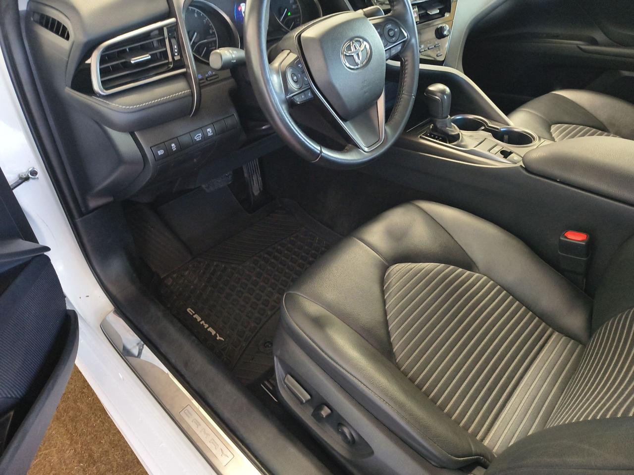 2021 Toyota Camry SE Photo