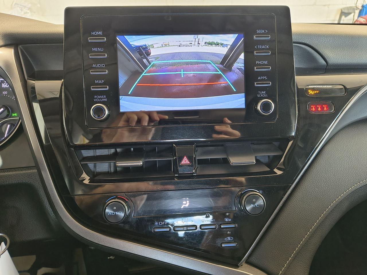 2021 Toyota Camry SE Photo0