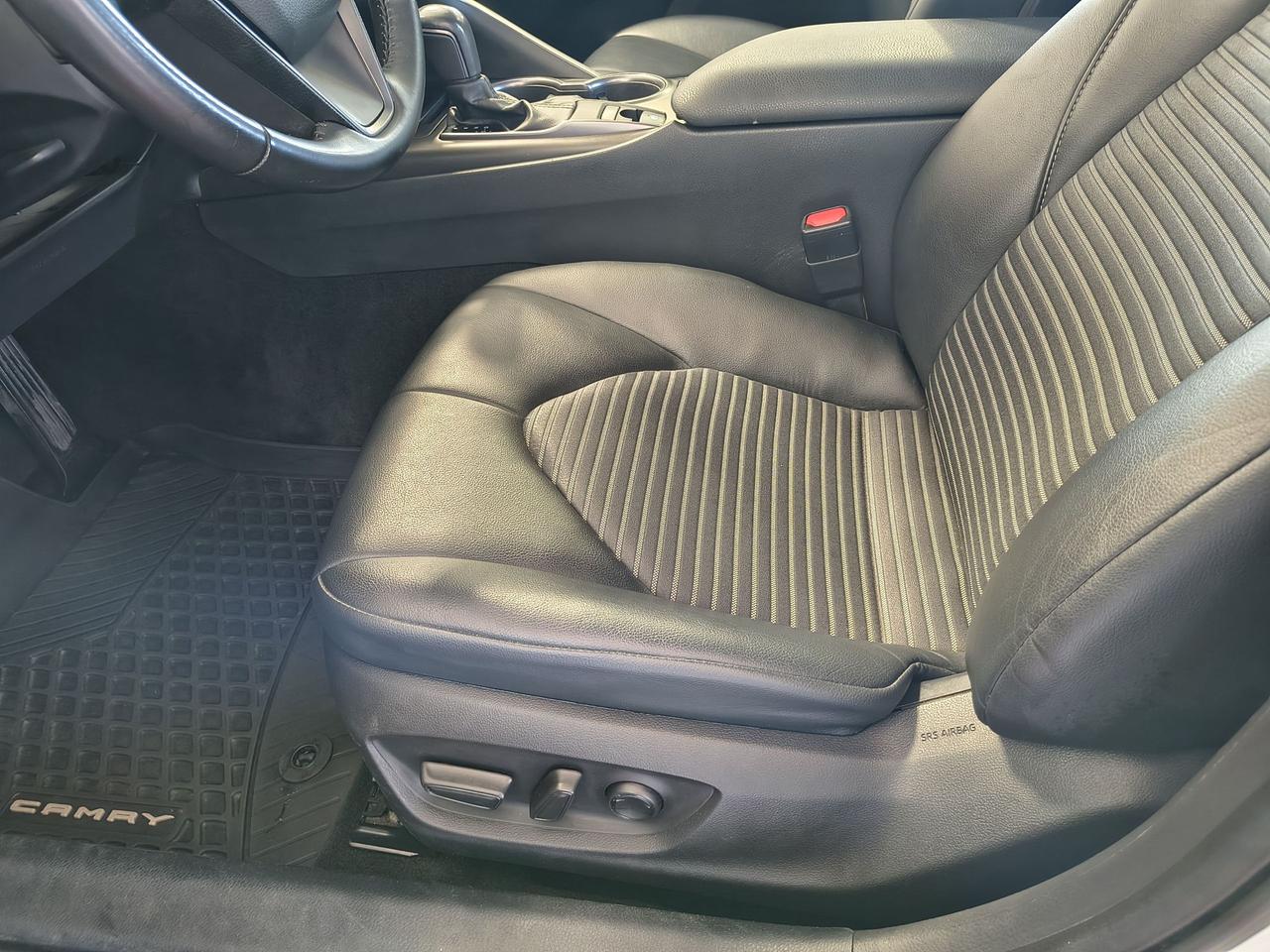2021 Toyota Camry SE Photo0