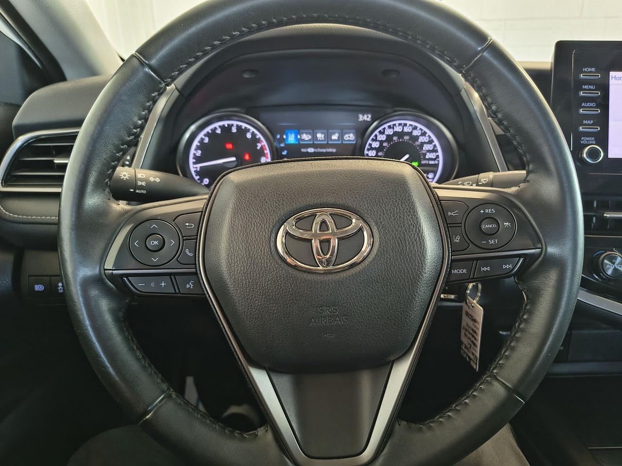 2021 Toyota Camry SE Photo0
