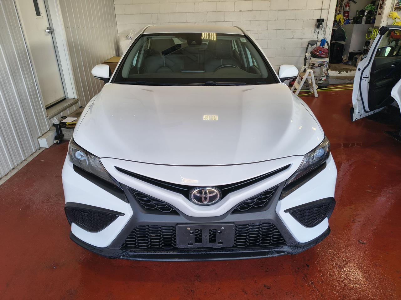 2021 Toyota Camry SE Photo