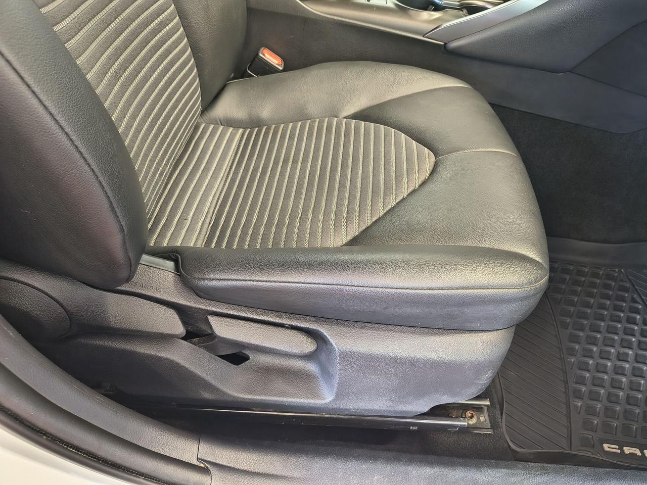2021 Toyota Camry SE Photo