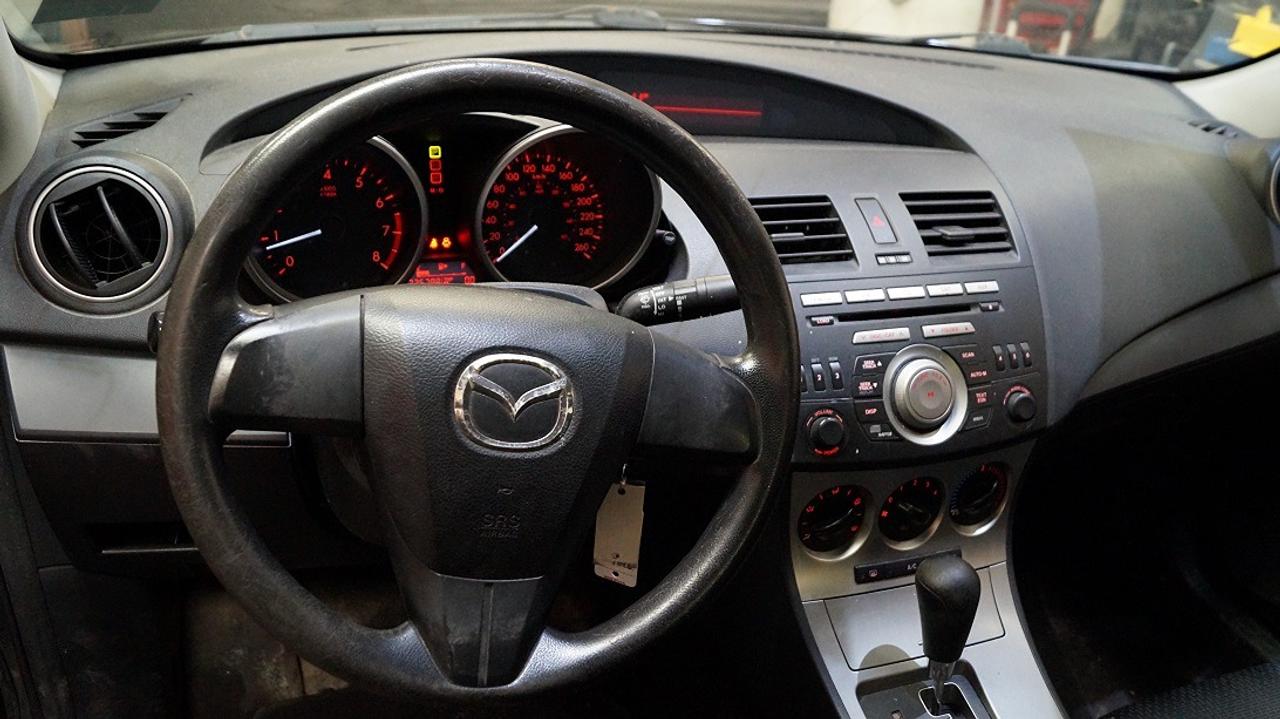 2012 Mazda MAZDA3 GX Photo3