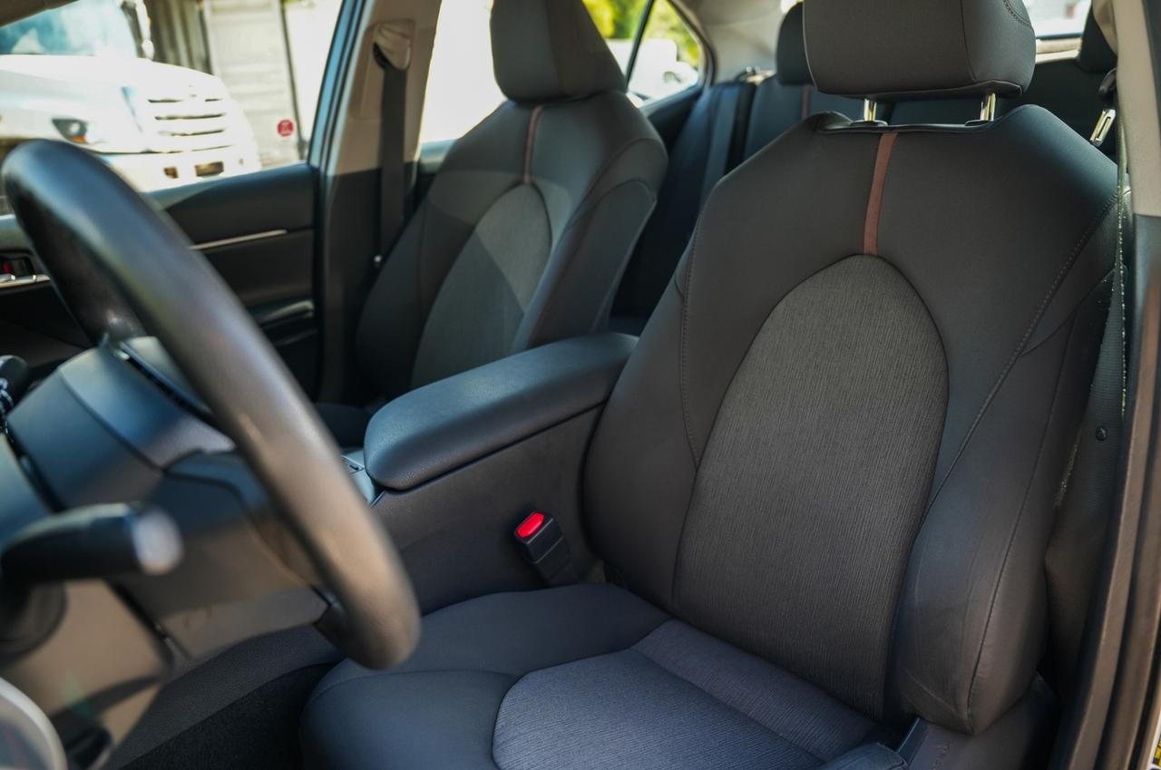 2018 Toyota Camry LE Photo