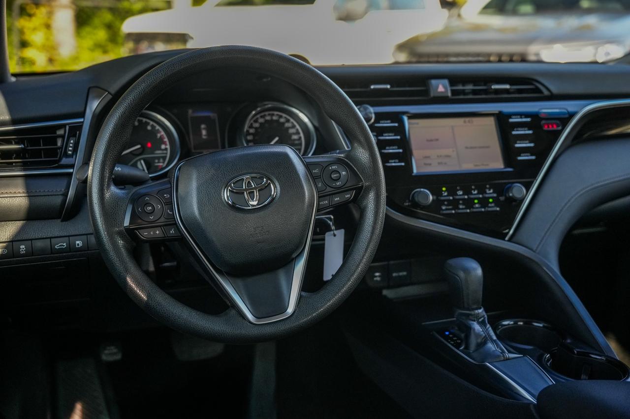 2018 Toyota Camry LE Photo