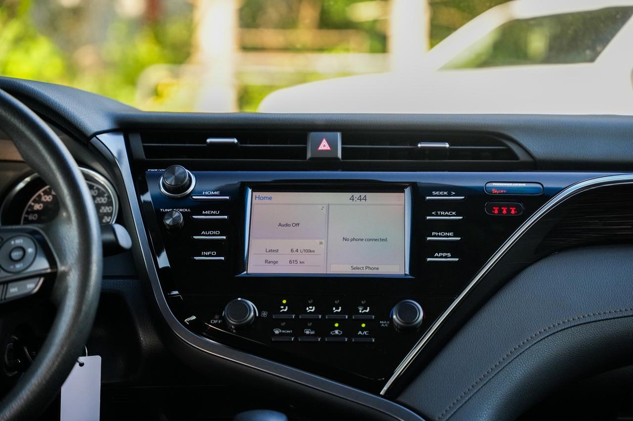 2018 Toyota Camry LE Photo