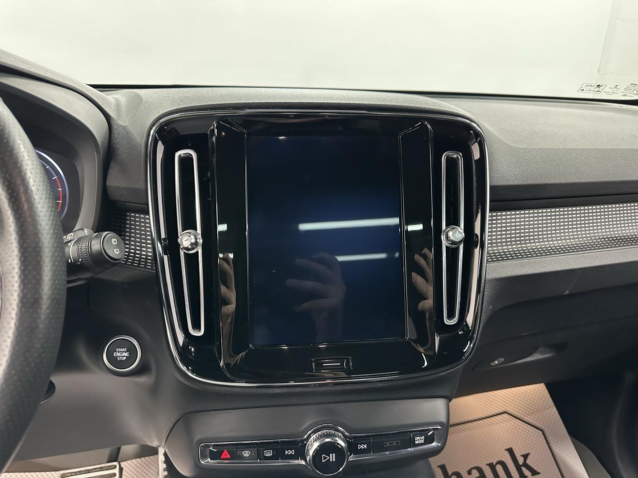 2019 Volvo XC40 R-Design Photo11