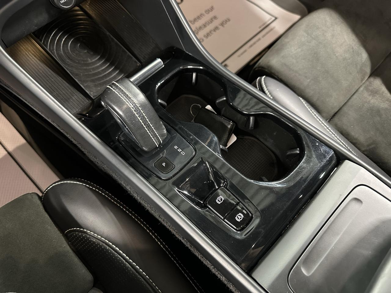 2019 Volvo XC40 R-Design Photo28