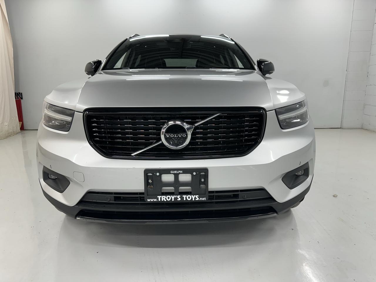 2019 Volvo XC40 R-Design Photo21