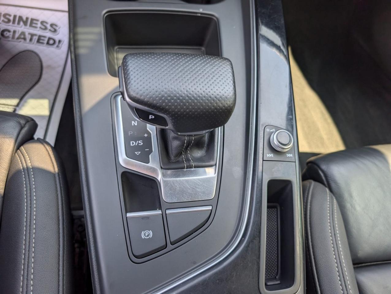 2021 Audi A4 TECHNIK QUATTRO S-LINE /BLACK OPTICS /CLEAN CARFAX - Photo #20