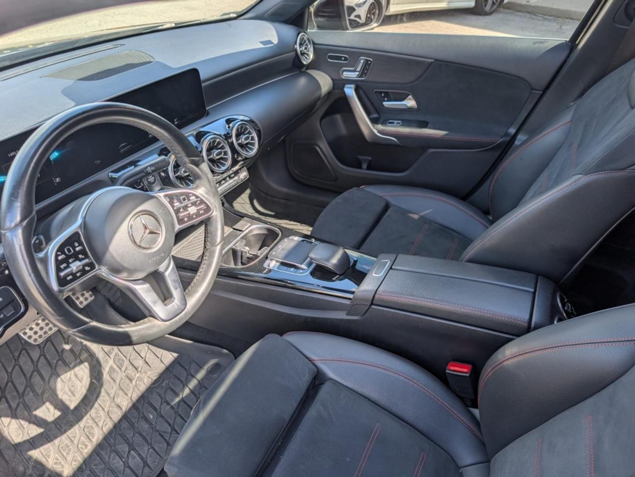 2020 Mercedes-Benz A-Class A 220 4MATIC AMG * PANO ROOF * NAVI * REAR SPOILER Photo