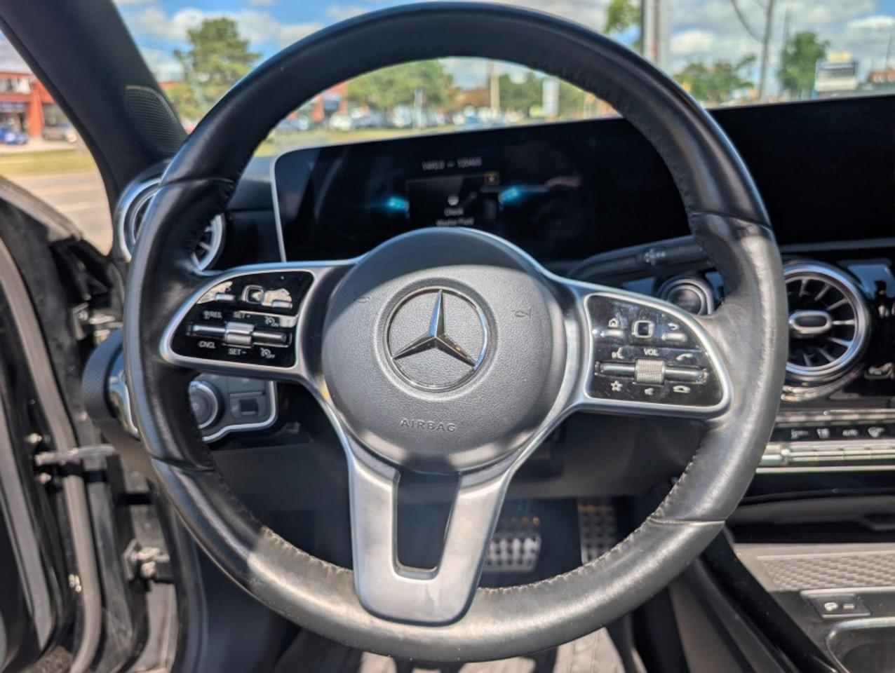 2020 Mercedes-Benz A-Class A 220 4MATIC AMG * PANO ROOF * NAVI * REAR SPOILER - Photo #16