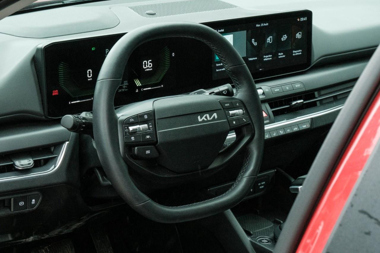 2025 Kia K4 EX FWD Photo