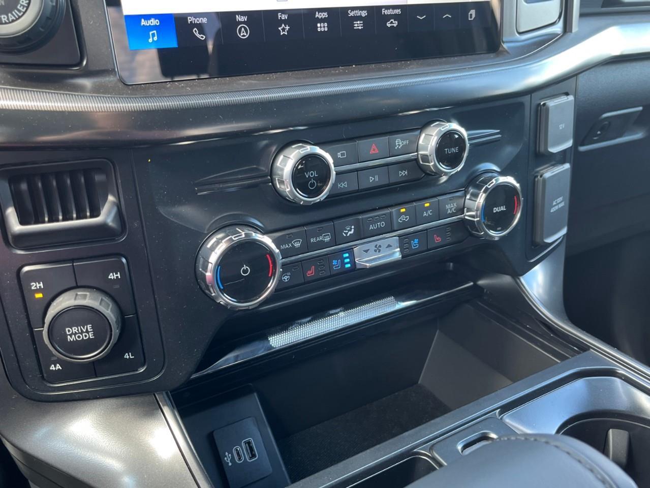 2026 Ford F-150 Lariat Photo