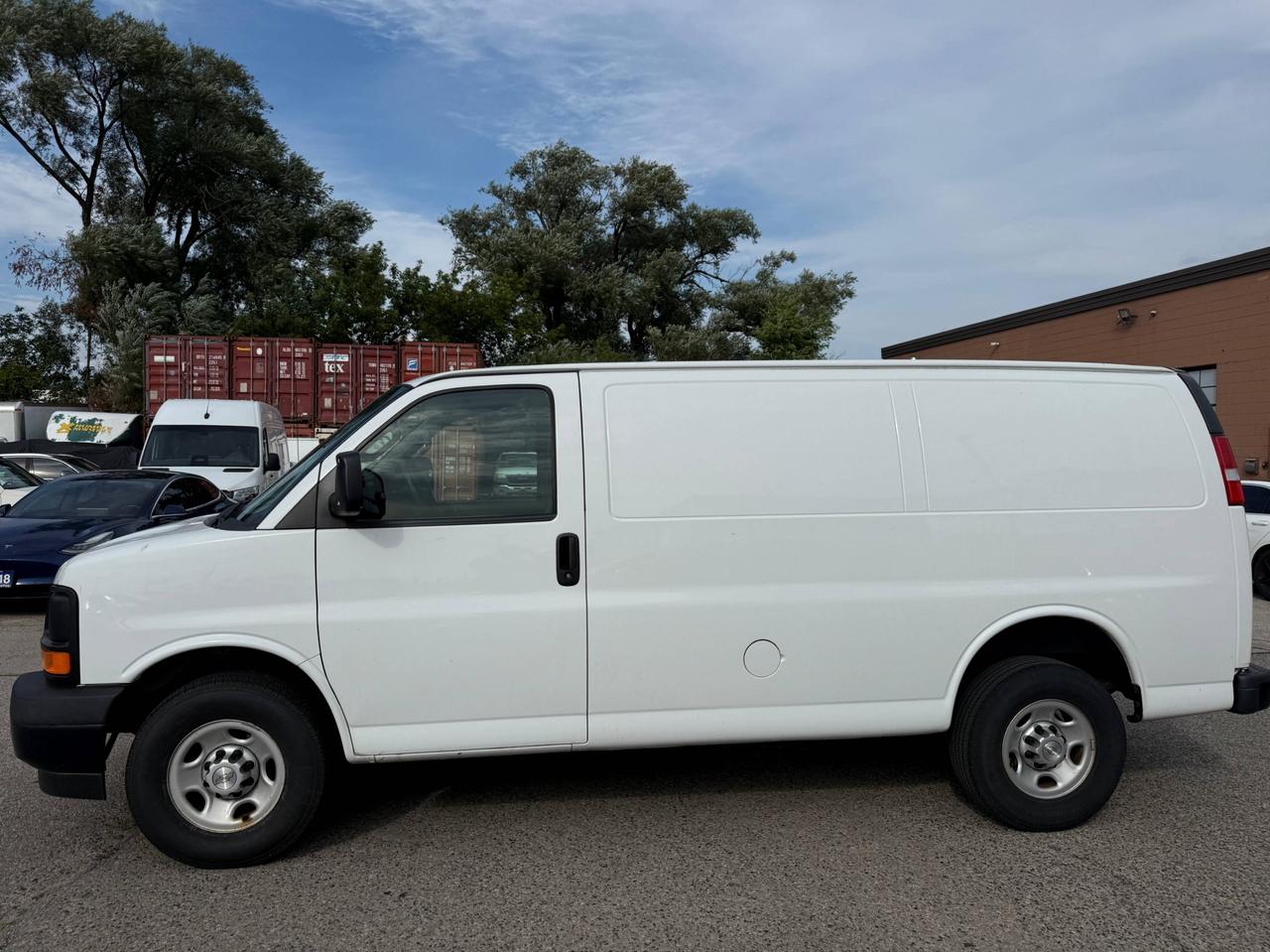 2017 Chevrolet Express RWD 2500 135" Photo2