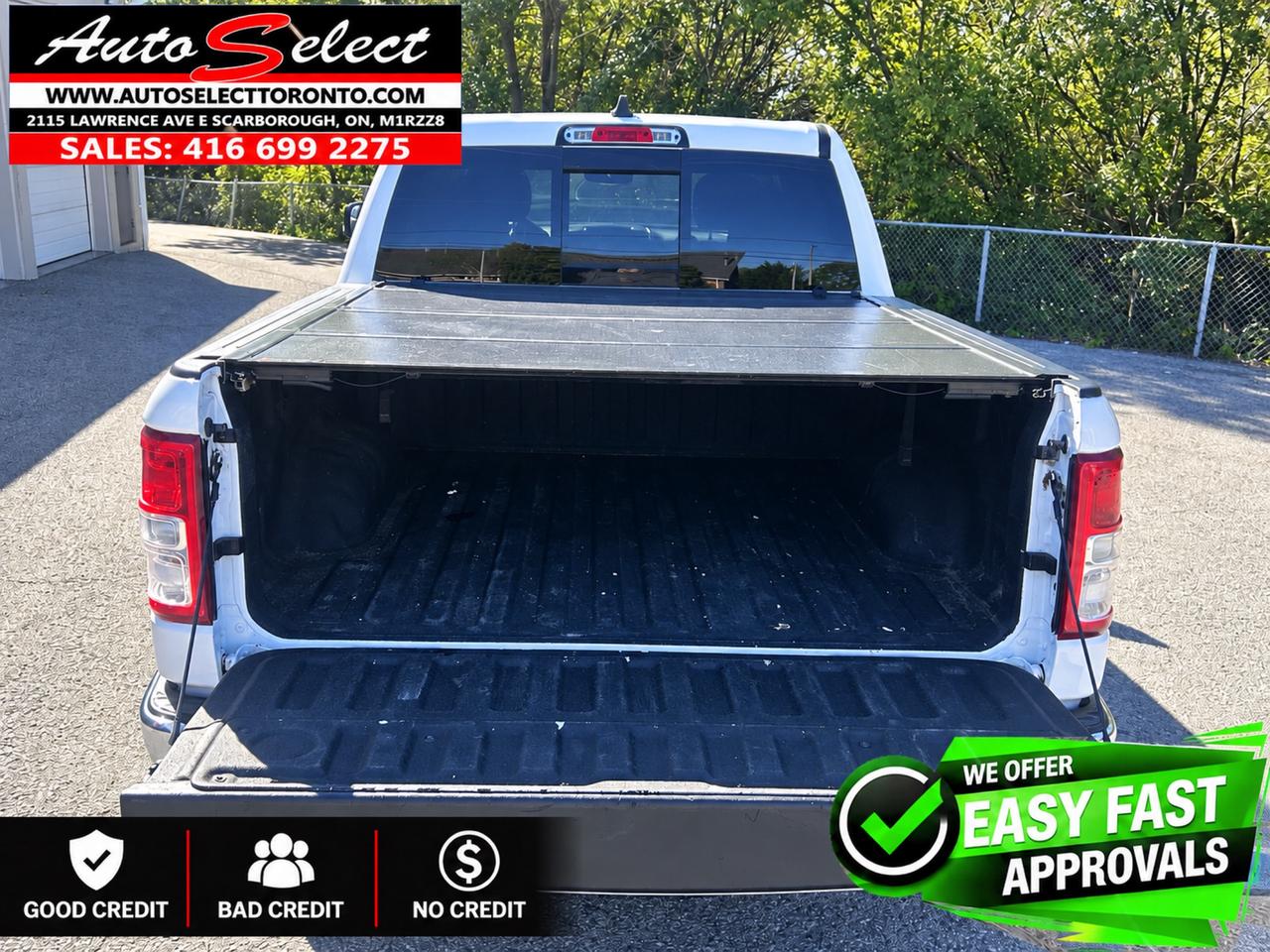 2023 RAM 1500 Big Horn 4x4 - Crew Cab - 5.7L V8 Hemi - Apple Carplay Photo