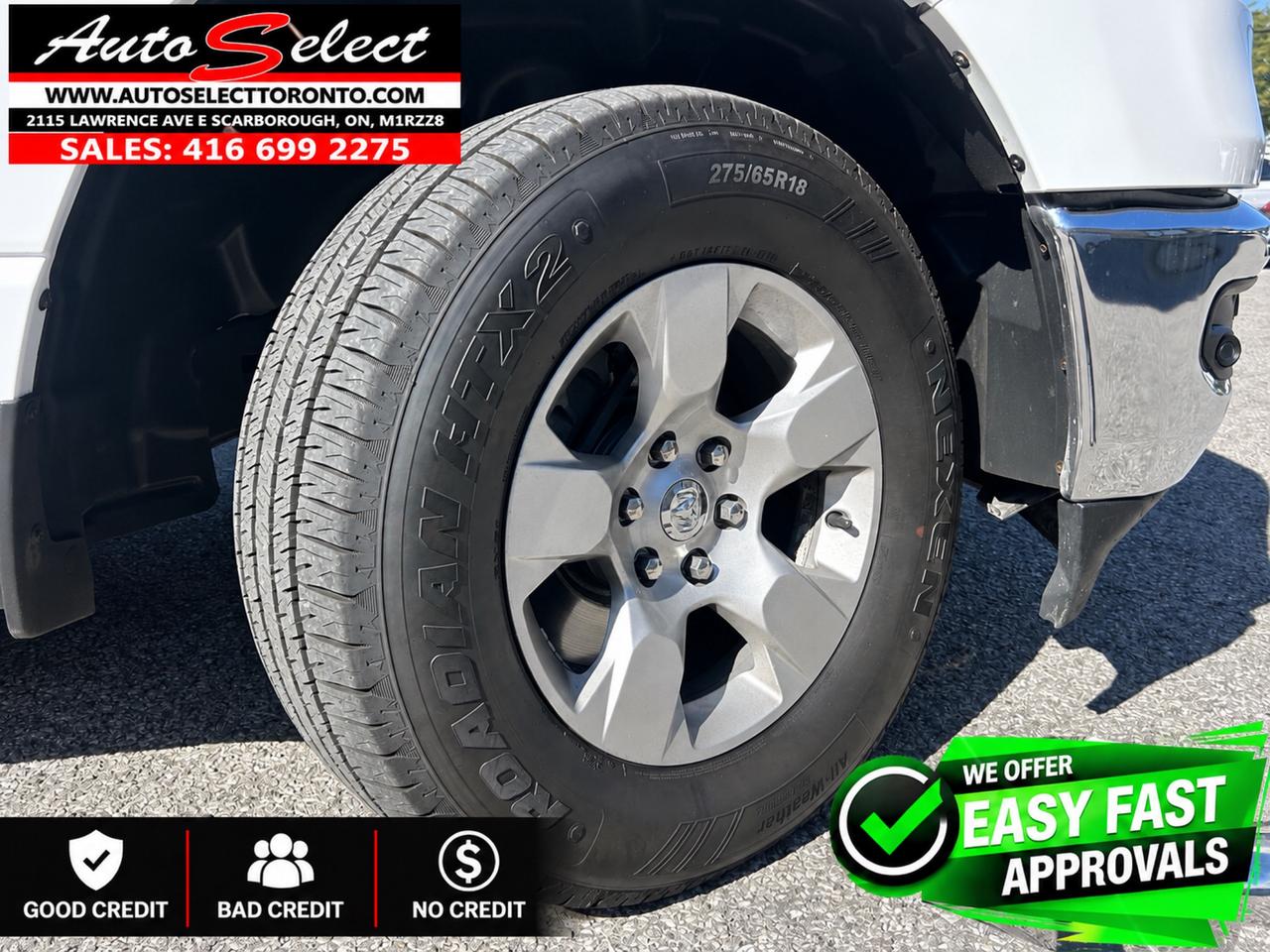 2023 RAM 1500 Big Horn 4x4 - Crew Cab - 5.7L V8 Hemi - Apple Carplay Photo