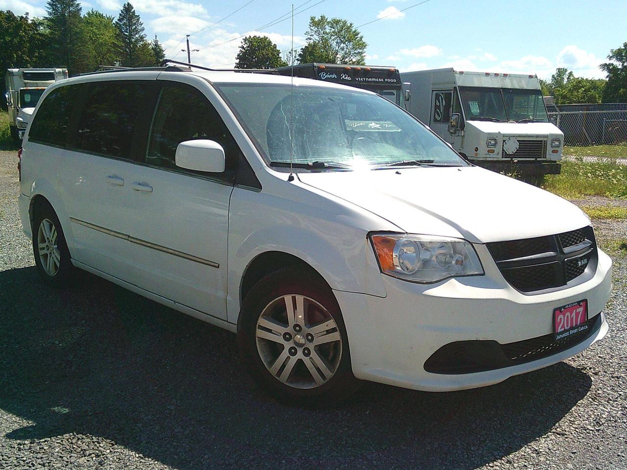 2017 Dodge Grand Caravan Crew Plus Photo