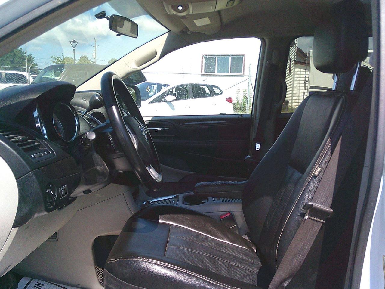 2017 Dodge Grand Caravan Crew Plus Photo