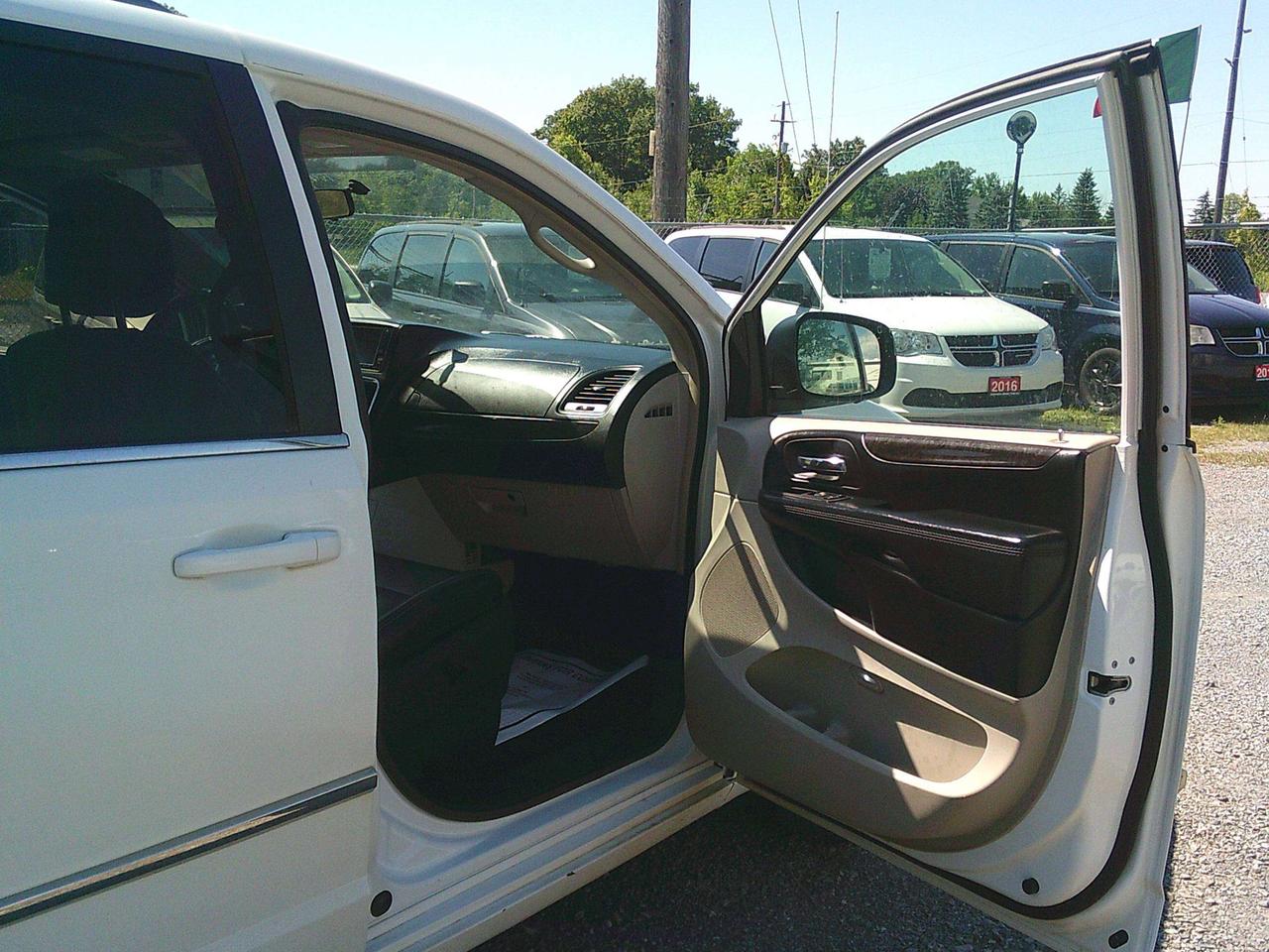 2017 Dodge Grand Caravan Crew Plus Photo