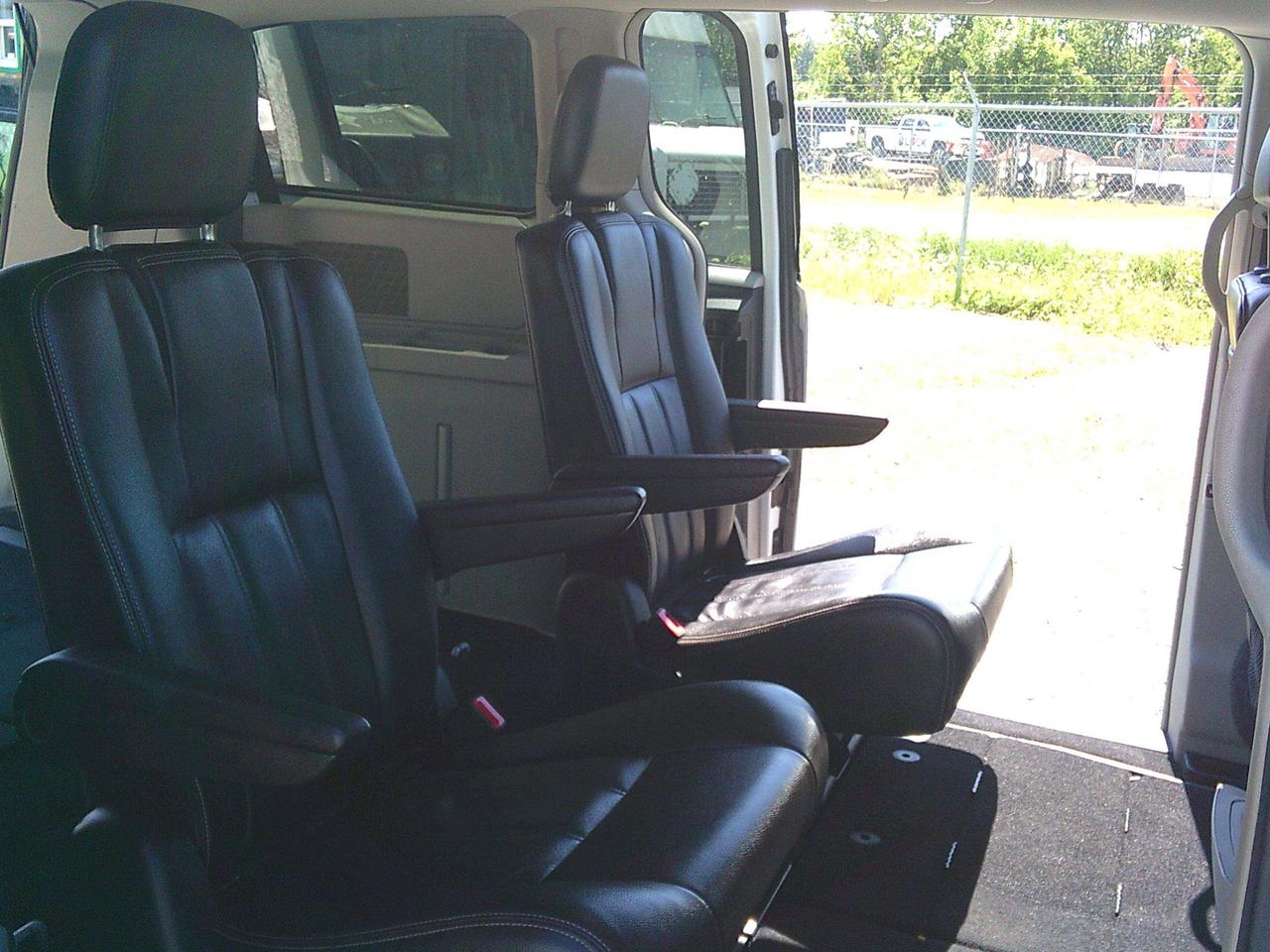 2017 Dodge Grand Caravan Crew Plus Photo