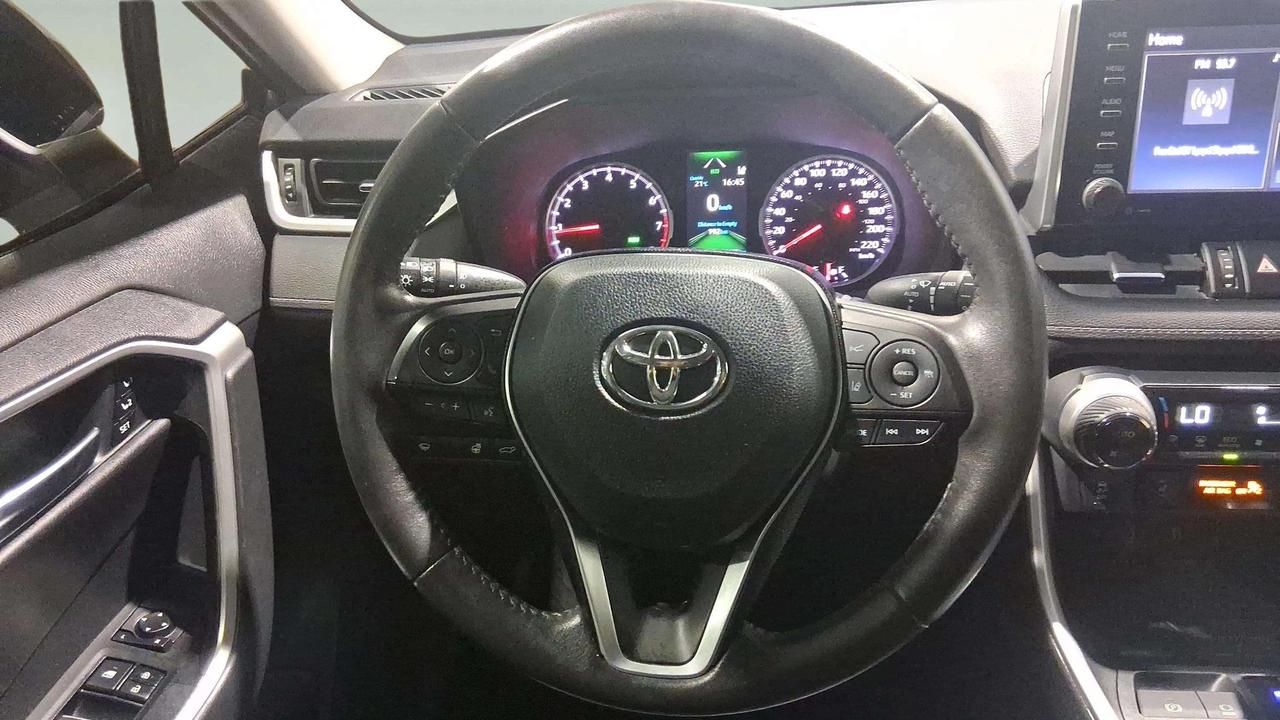 2020 Toyota RAV4 XLE | CLEAN CARFAX | SUNROOF | 19" ALLOYS | Photo
