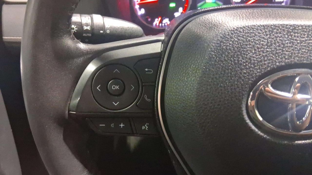 2020 Toyota RAV4 XLE | CLEAN CARFAX | SUNROOF | 19" ALLOYS | Photo