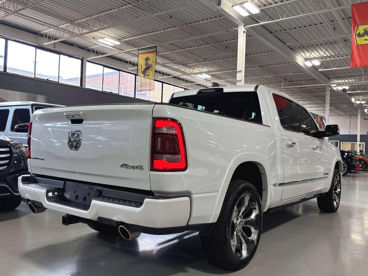 2022 RAM 1500 Limited|V8HEMI|4X4|NAV|HARMANKARDON|LEATHER|AIRSUS Photo4
