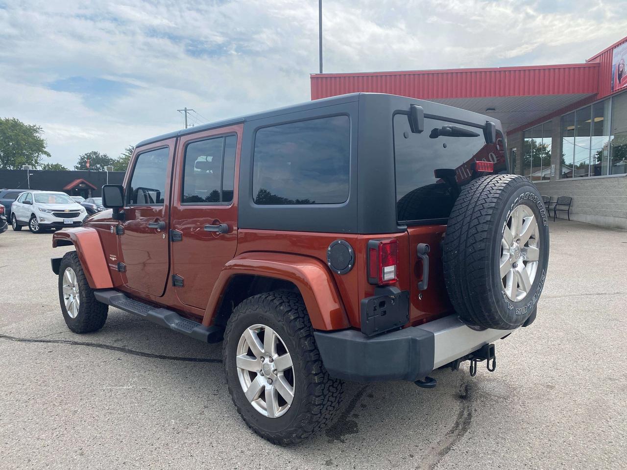 2014 Jeep Wrangler SAHARA, CLEAN CARFAX, LEATHER, NAVIGATION! - Photo #6