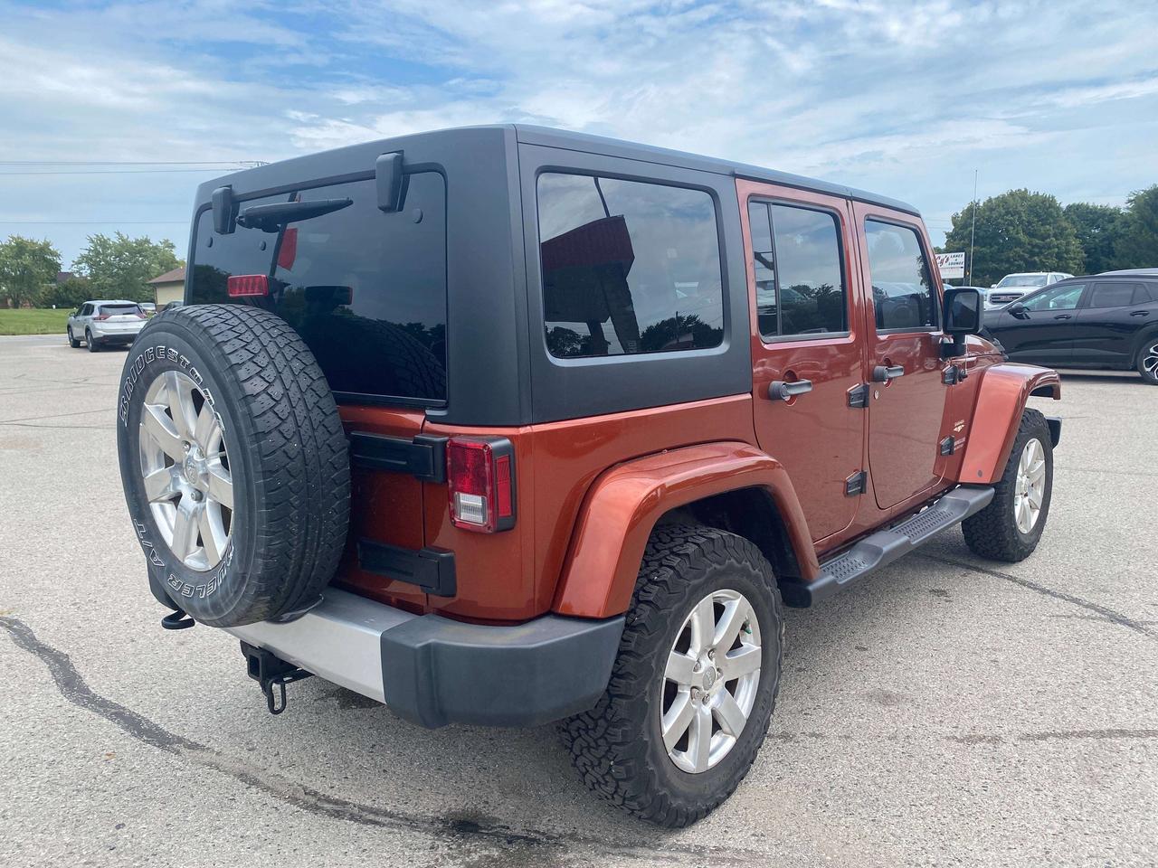 2014 Jeep Wrangler SAHARA, CLEAN CARFAX, LEATHER, NAVIGATION! Photo