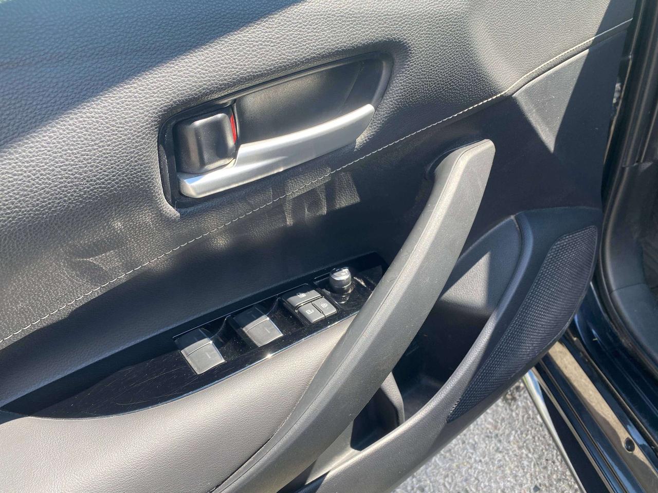 2019 Toyota Corolla CLEAN CARFAX, BACK UP CAMERA! Photo