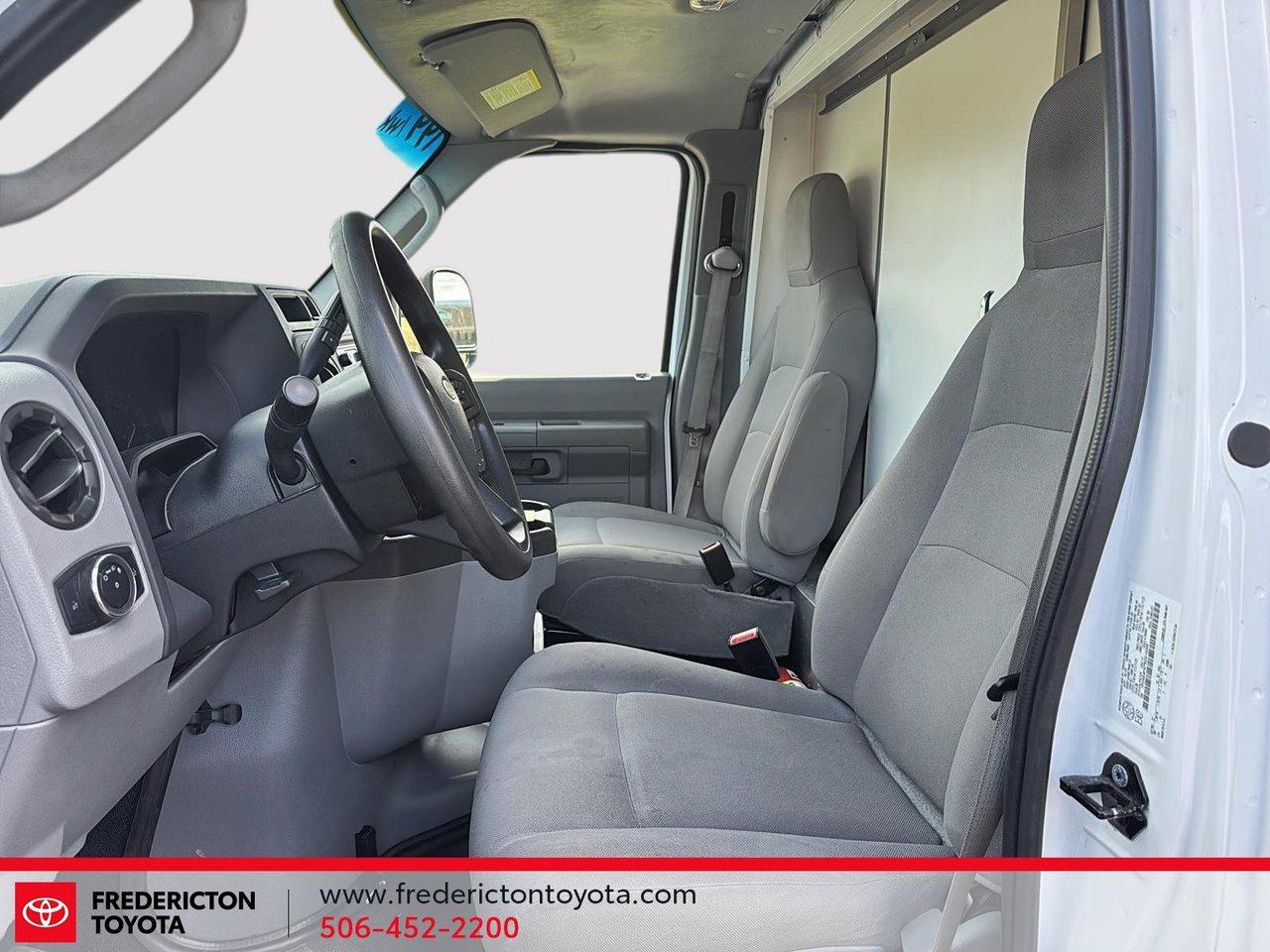 2024 Ford E-Series Cutaway Base Photo
