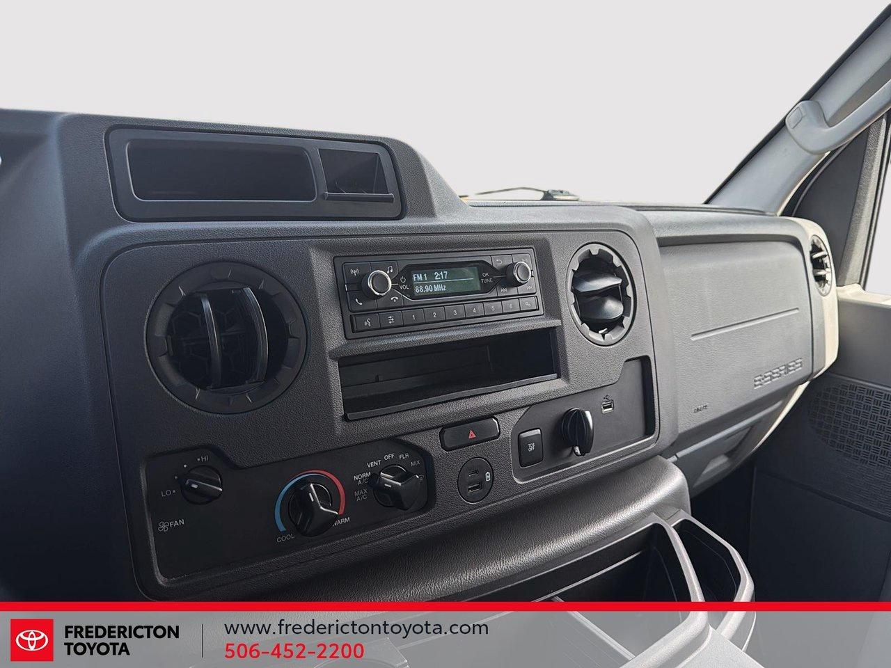 2024 Ford E-Series Cutaway Base Photo4