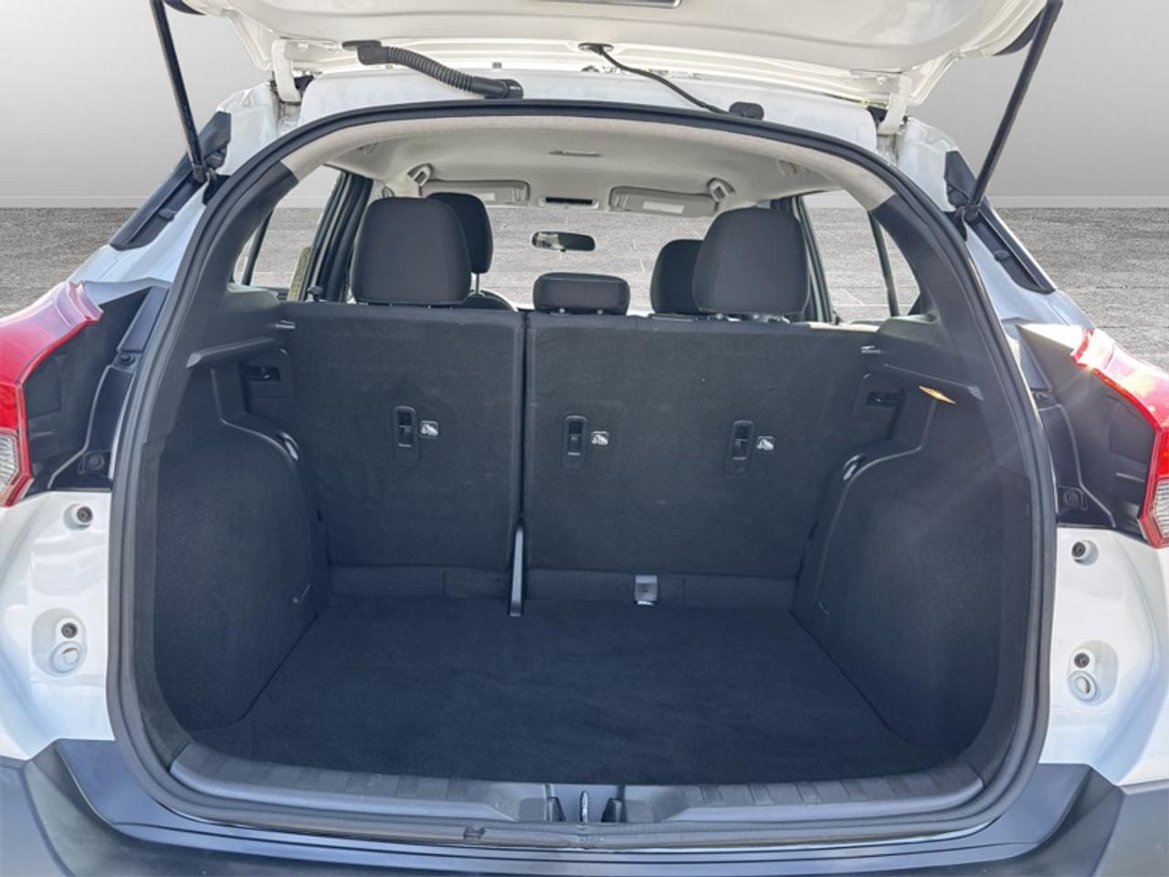 2019 Nissan Kicks S  **LOW KMS - CLEAN CARFAX** Photo
