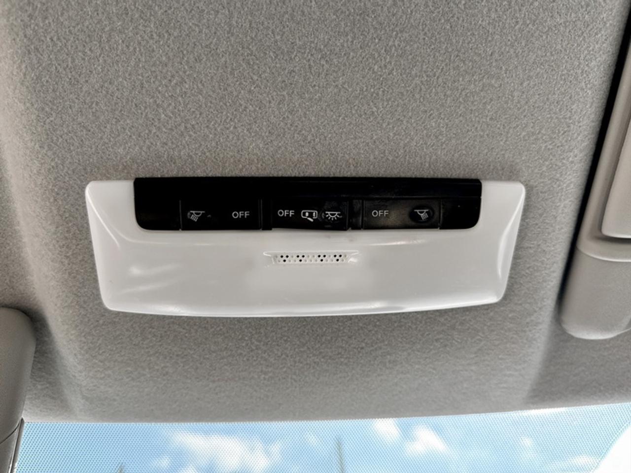 2019 Nissan Kicks S  **LOW KMS - CLEAN CARFAX** Photo