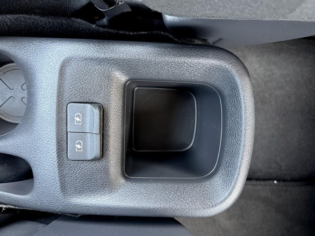 2019 Nissan Kicks S  **LOW KMS - CLEAN CARFAX** Photo