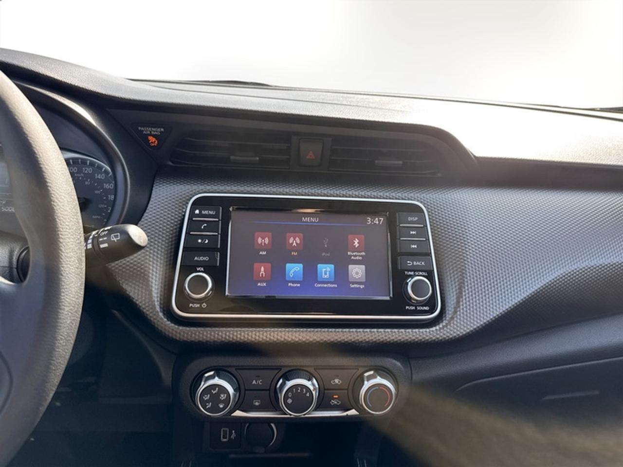 2019 Nissan Kicks S  **LOW KMS - CLEAN CARFAX** Photo
