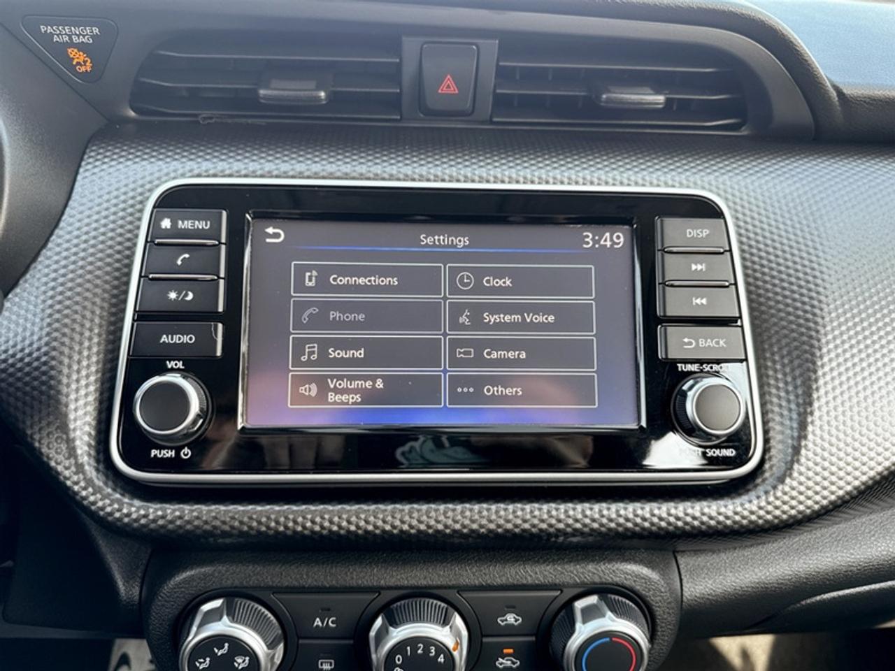 2019 Nissan Kicks S  **LOW KMS - CLEAN CARFAX** Photo