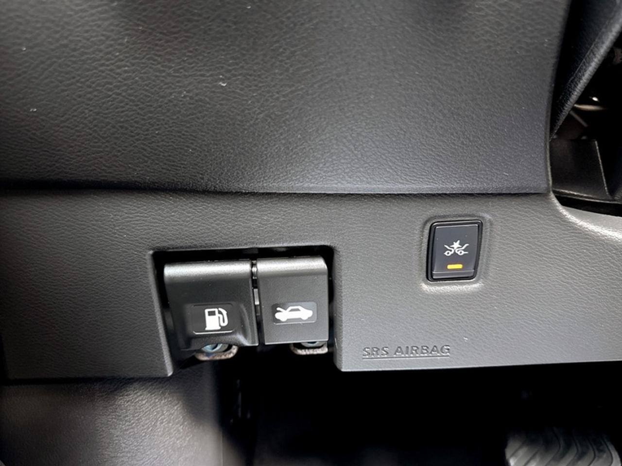 2019 Nissan Kicks S  **LOW KMS - CLEAN CARFAX** Photo